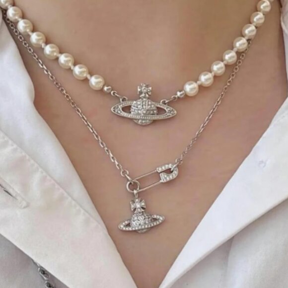 Authentic Vivienne Westwood Mini Bas Relief Pearl NEW  (Gold plate/Silver Plate) - Picture 8 of 15